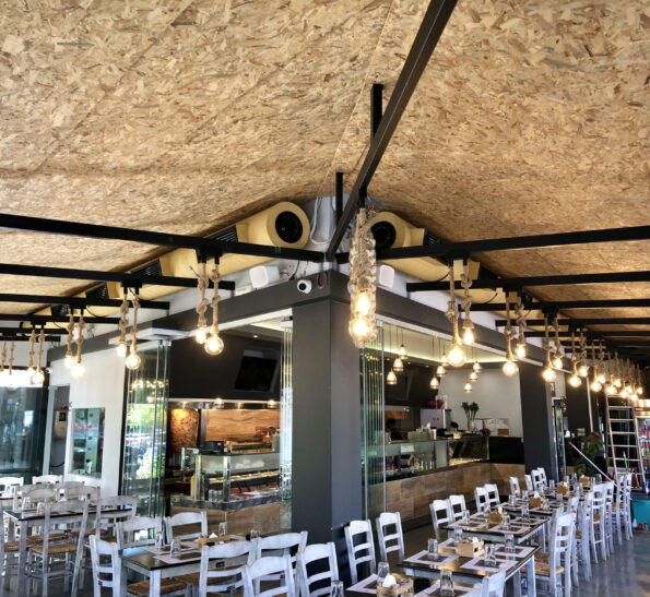 Σύστημα κλιματισμού σε αίθουσα ψητοπωλείου