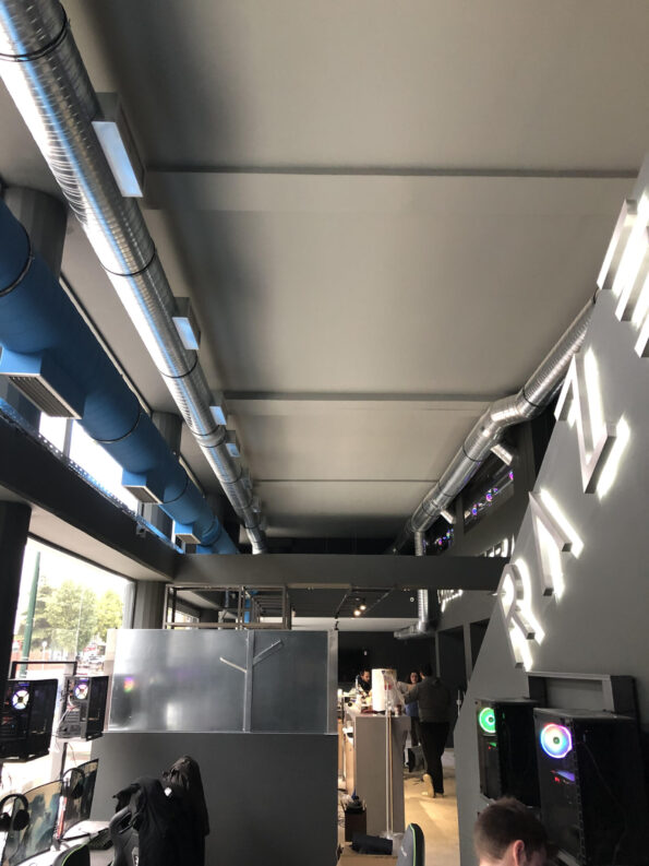 Σύστημα εξαερισμού - κλιματισμού σε internet cafe